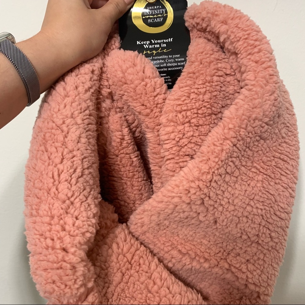Infinity Sherpa Scarf in Baby Pink
